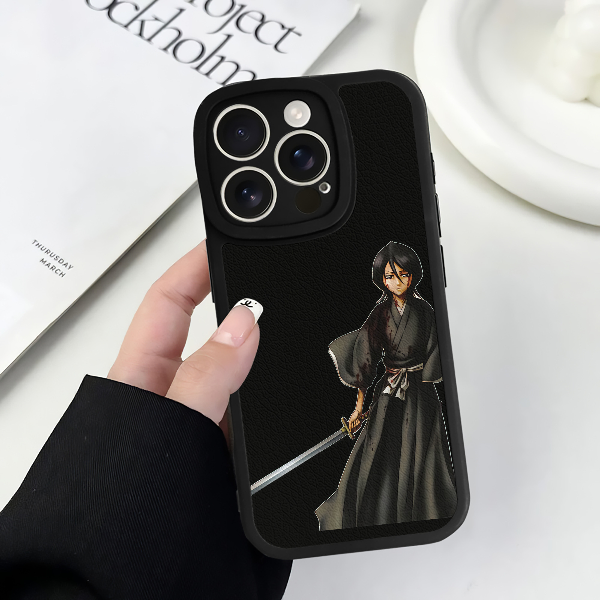 （画像用） ブリーチ 朽木ルキア BLEACH Kuchiki Rukia 【iPhone 16シリーズ対応】シリコンスマホケース（レザー調） 材質：シリコン